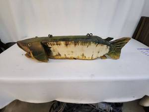 lot 93 image: Carved Wooden Fish Wall Decor with Chain