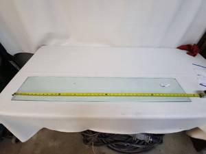 lot 120 image: Tempered Glass Shelf for Restaurant Bar Display