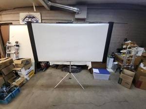 lot 121 image: Accolade Duet Projector Screen