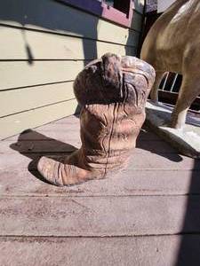 lot 123 image: Concrete Boot