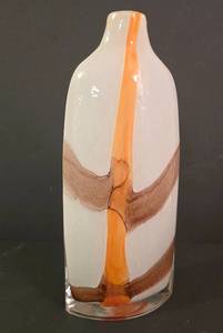lot 134 image: Stunning Decorative Art Glass Style Vase