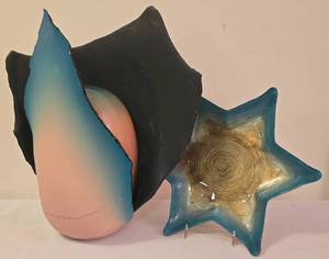 lot 136 image: Fabulous Doug Anderson Egg Sculpture  Star Shaped Serving Tray