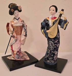 lot 137 image: Pair of Decorative Geisha Dolls