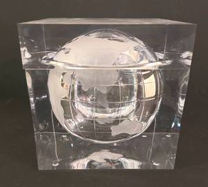 lot 139 image: Vintage Pirelli Alessandro Albrizzi Lucite World Globe Ice Bucket