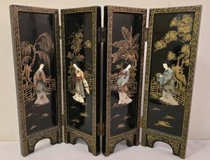 lot 141 image: Panelled Asian Table-Top Screen