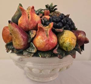 lot 145 image: Large Ceramic Fruit Bowl