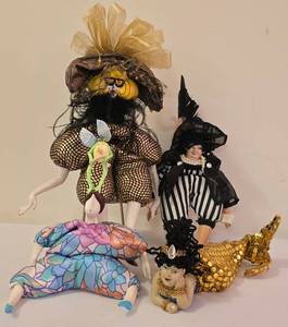 lot 153 image: Poupee Millet Dolls & More