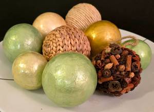 lot 206 image: Large Platter with Decorative Balls