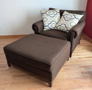 lot 11 image: Oversized Brown Armchair and Ottoman