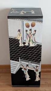 lot 19 image: Painted Asian Lacquer Pedestal