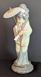 lot 7 image: Lladro Oriental Spring Porcelain Geisha Figurine
