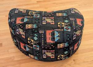 lot 25 image: Colorful Kidney Shaped Rolling Ottoman