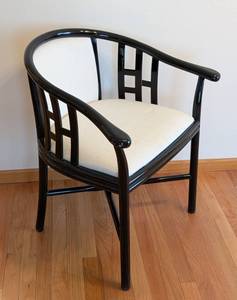 lot 49 image: Vintage Italian Curved Armchair
