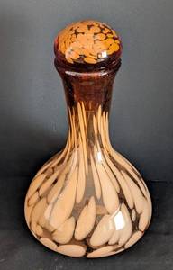 lot 62 image: Pretty Art Glass Decanter