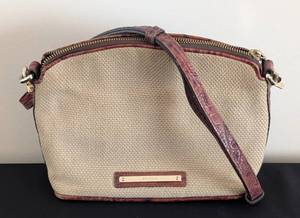 lot 65 image: Brahmin Duxbury Woven Crossbody Purse