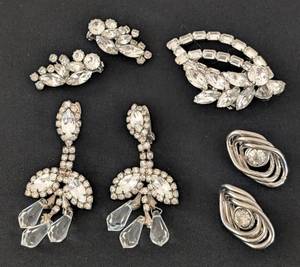 lot 70 image: Sparkly Vintage Earrings and Brooch