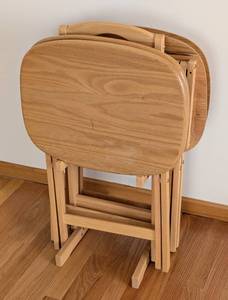 lot 89 image: Wood TV Tray Set
