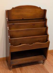 lot 99 image: Pine Shop Vintage Magazine Rack