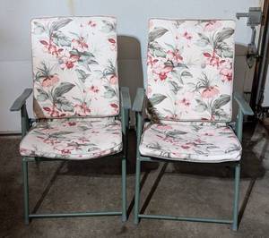 lot 121 image: Pair of Floral Folding Patio Chairs