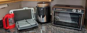 lot 186 image: Assorted Kitchen Gadgets