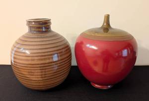 lot 195 image: Large Decorative Glass and Ceramic Vases