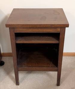 lot 212 image: Small Wood Side Table