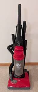 lot 219 image: Dirt Devil Featherlite Vacuum