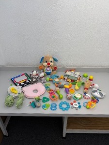 lot 27 image: Lot of assorted baby toys