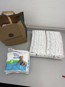 lot 44 image: Lot of diapers- size 3