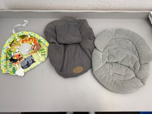 lot 51 image: Car seat covers and car seat activity toy