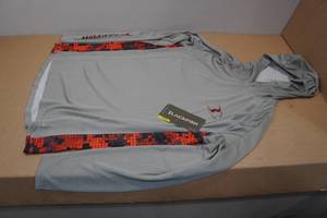 lot 18 image: Blackfish Guide Hooded Long Sleeve UPF Shirt -Medium