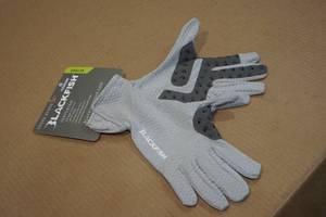 lot 28 image: Blackfish Angler Sun Gloves -Small