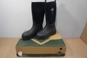 lot 40 image: Muck Boots Mens Chore Classic Hi Boots -Size 10