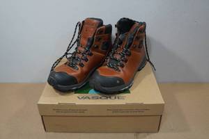 lot 47 image: Vasque Mens St Elias FG GTX Hiking Boots -Size 9.5