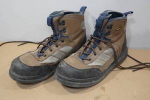 lot 51 image: Cabelas Ultralight Mens Felt Sole Wading Boots -Size 14
