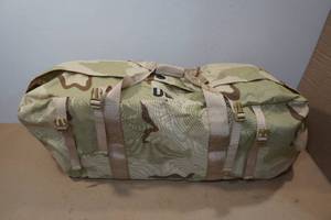 lot 52 image: Military Style Duffle Bag