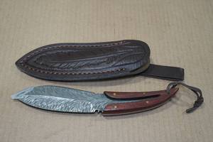 lot 64 image: Feather Light Custom Damascus Style Blade 8.5 Knife