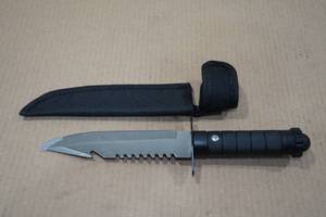 lot 68 image: Nuclear Doom 11 Survival Hunting Knife