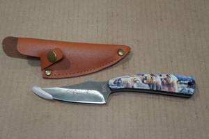 lot 69 image: Day Zero Survival Bear Themed Knife