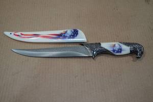 lot 70 image: American Flag Eagle Themed Hunting Knife