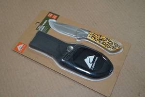 lot 71 image: Ozark Trail 7 Fixed Blade Knife