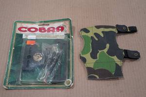 lot 112 image: Cobra Double Slot Arc Sight with Light Pins and Wrist Protector