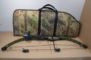 lot 117 image: Compound Bow with Soft Case