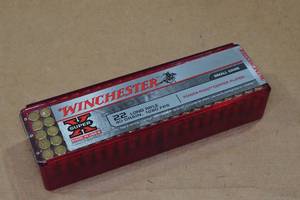 lot 143 image: 100 Winchester Super-X .22 LR 40 Gr Plated Power Point Ammo