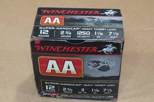 lot 160 image: 25 Winchester AA 12 Gauge 2-34 Super Handicap 7.5 Shot Shotshells
