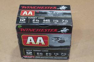 lot 165 image: 25 Winchester AA 12 Gauge 2-34 Light Load 7.5 Shot Shotshells