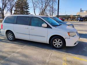 lot 5 image: 2012 Chrysler Town & Country Touring Minivan