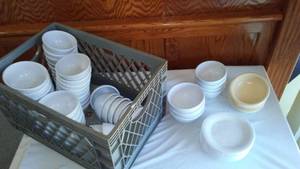 lot 262 image: GET Enterprises 16 Oz. Melamine Bowls.