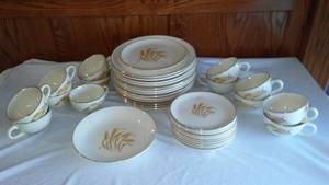 lot 268 image: Golden Wheat Dishes With 22 K Gold Trim.