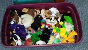 lot 281 image: 33 Gal. Tote With Beanie Baby Contents.